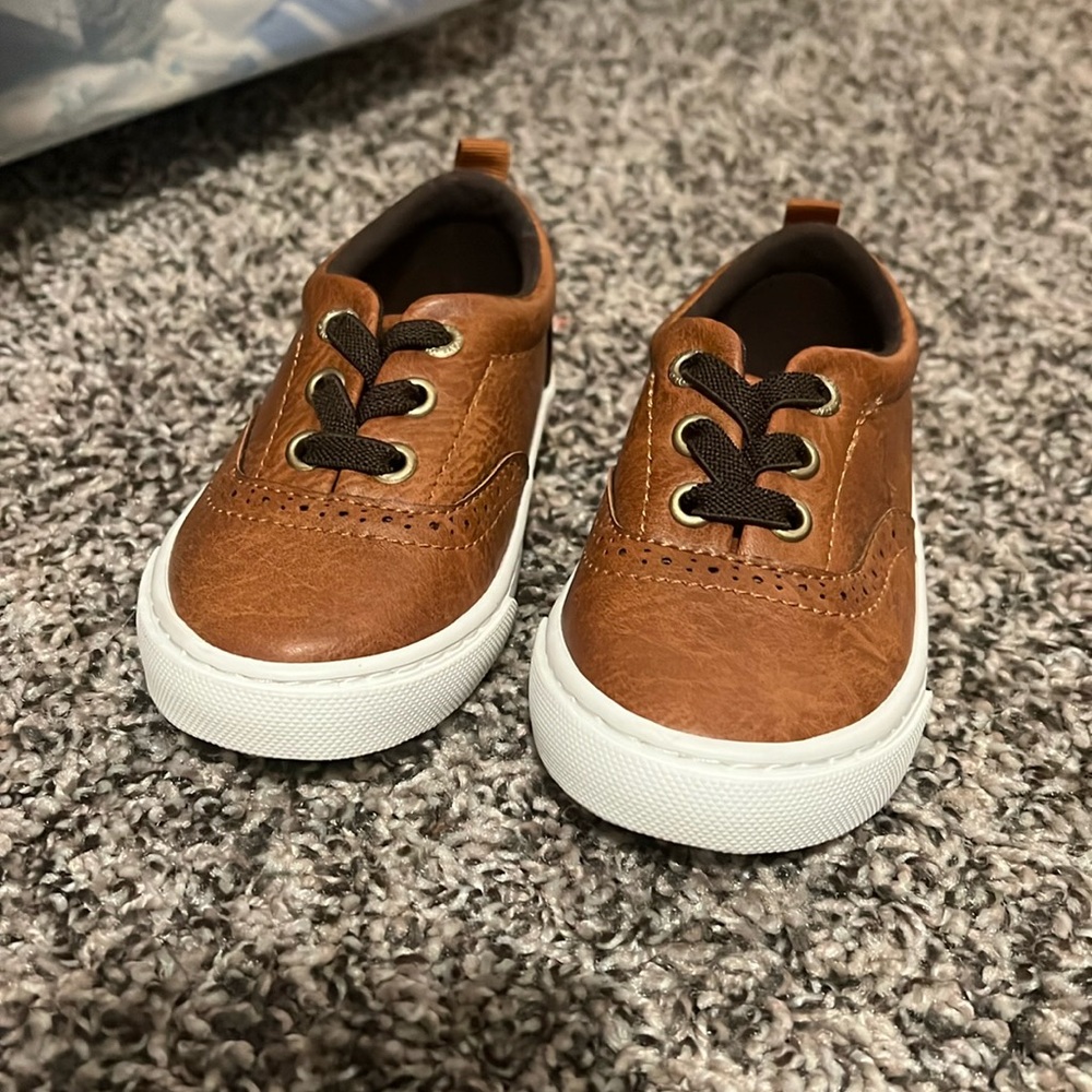 Boys Old Navy Toddler Size 6 Brown Shoe